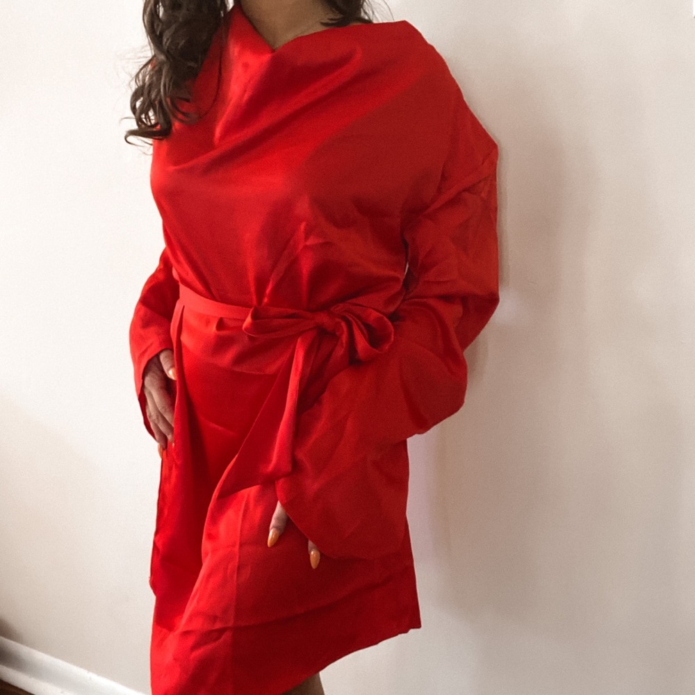 Red fiel neck long sleeve belted mini dress